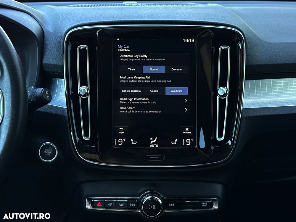 Volvo XC 40 D4 AWD Momentum Pro - 35