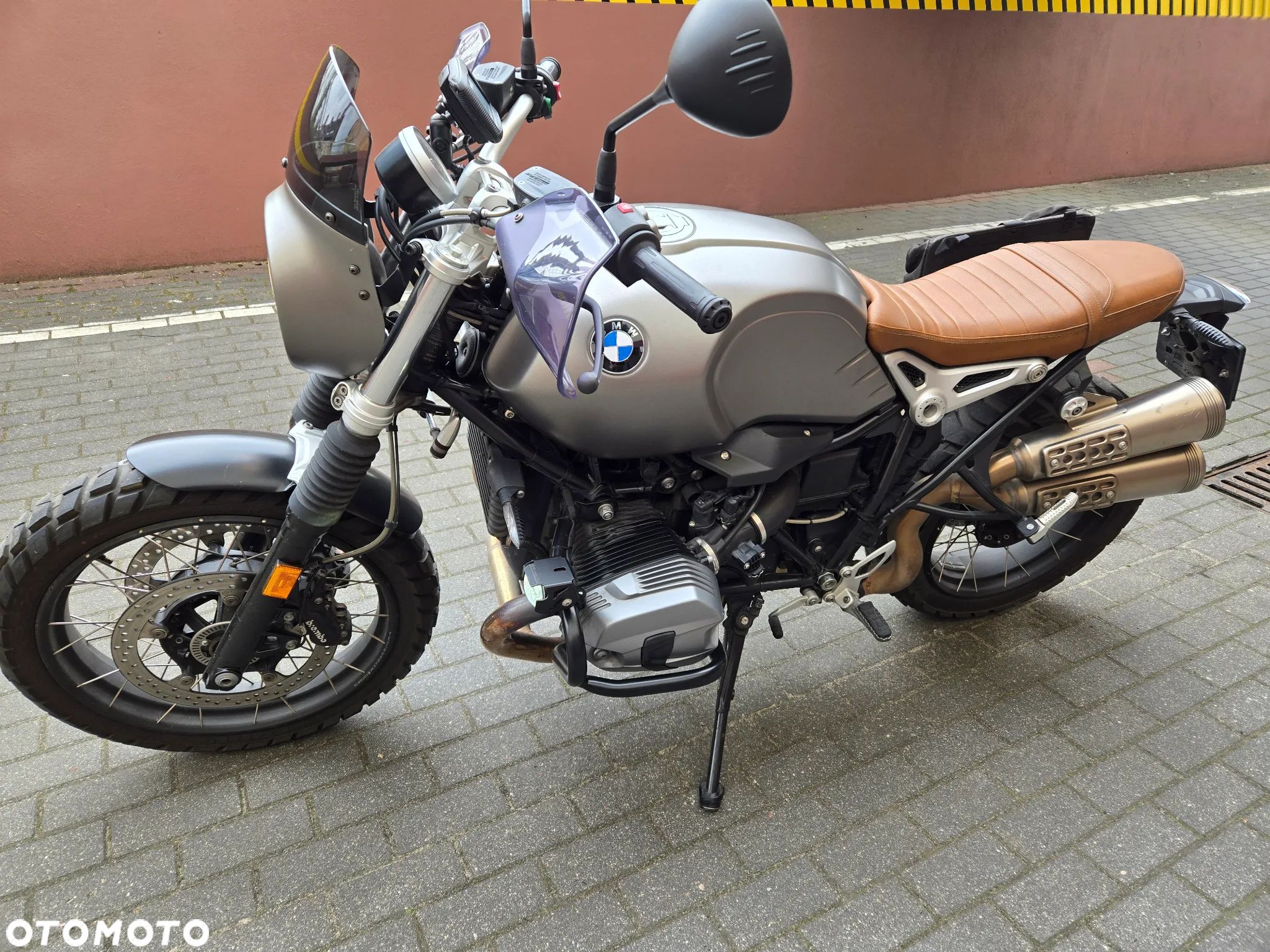 BMW R - 1