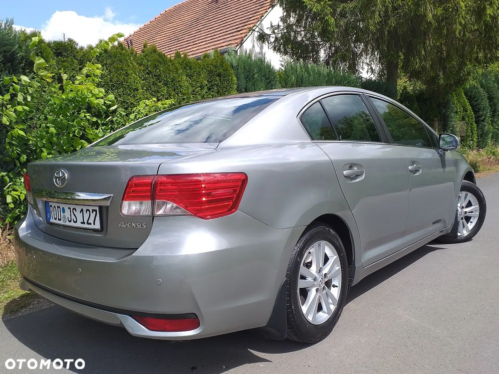 Toyota Avensis 1.8 Sol plus NAVI - 10