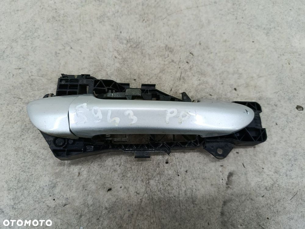 PODSTAWA KLAMKI PRAWY PRZÓD VW PASSAT B6 - 1