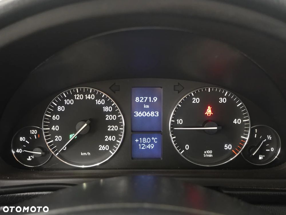 Mercedes-Benz Klasa C 220 CDI Classic - 34