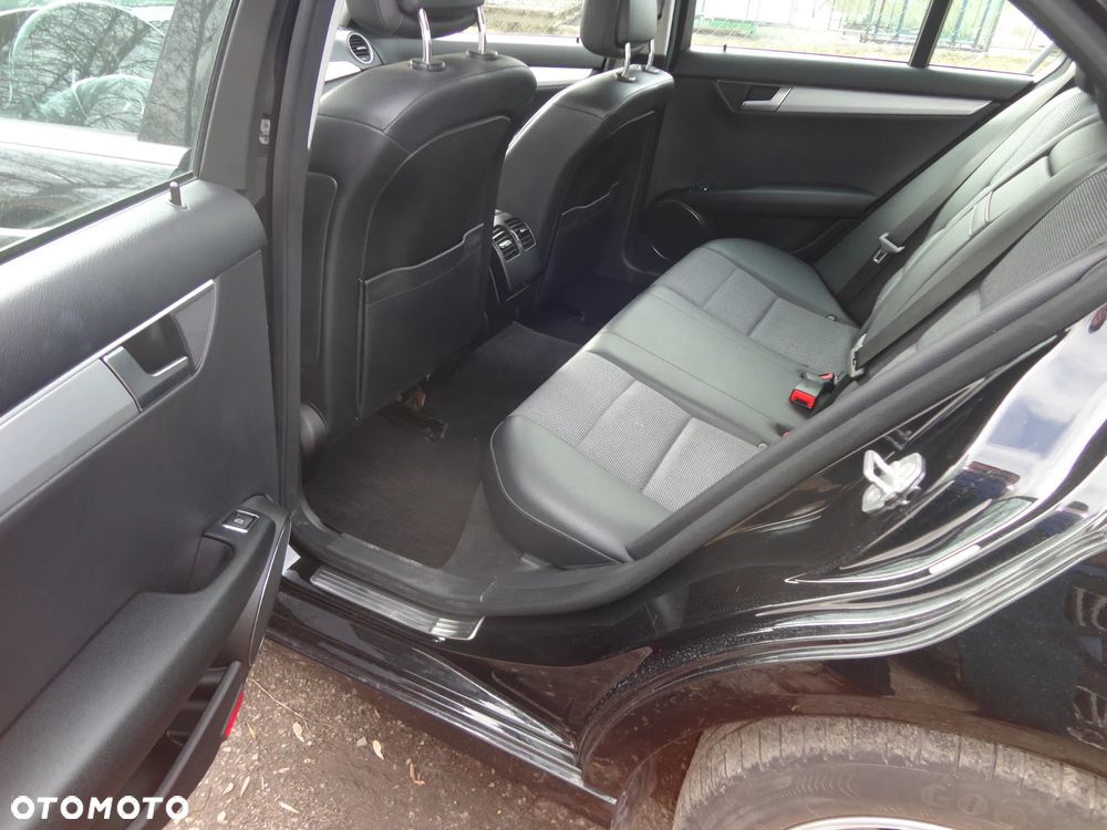 Mercedes-Benz Klasa C 180 BlueEFFICIENCY Avantgarde - 22