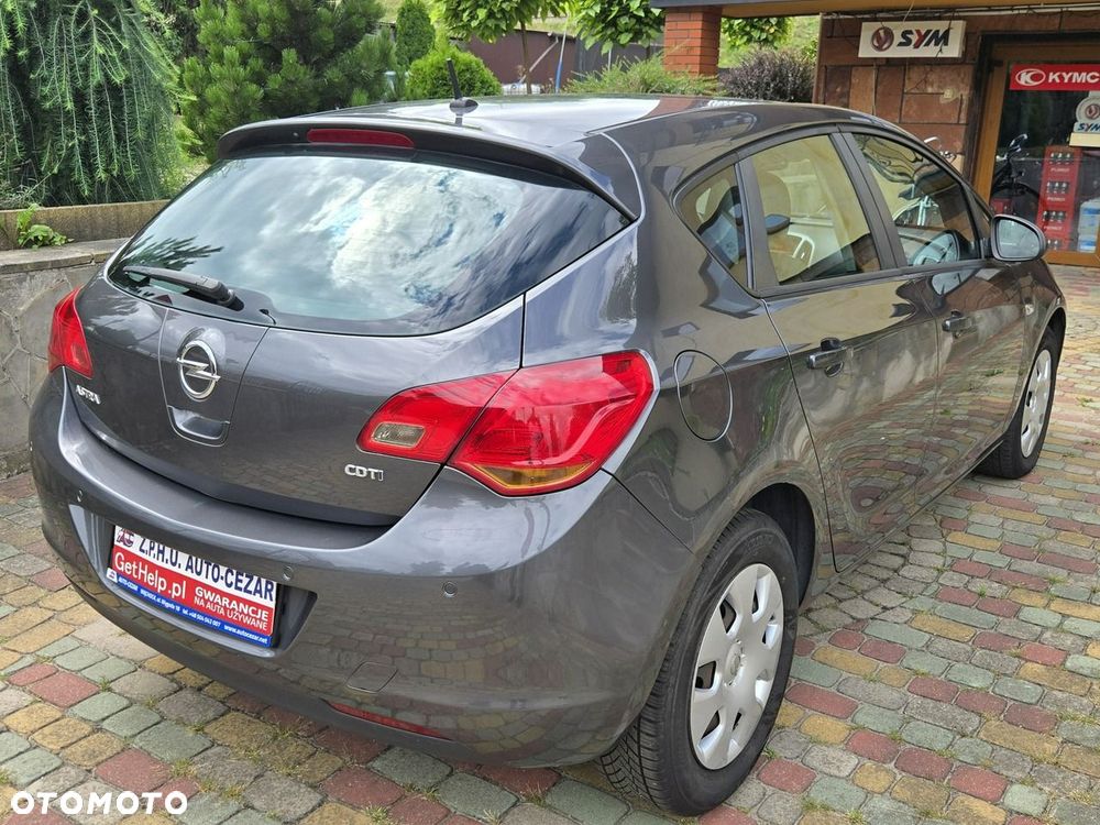 Opel Astra 2010 photo 5