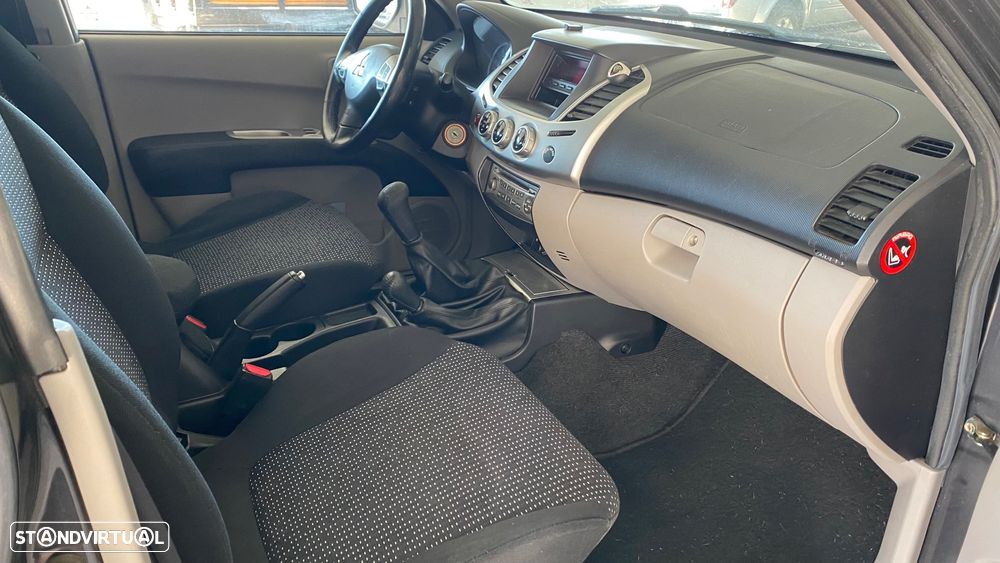 Mitsubishi L200 2.5 DI-D CD Intense HP Masc 4WD - 17