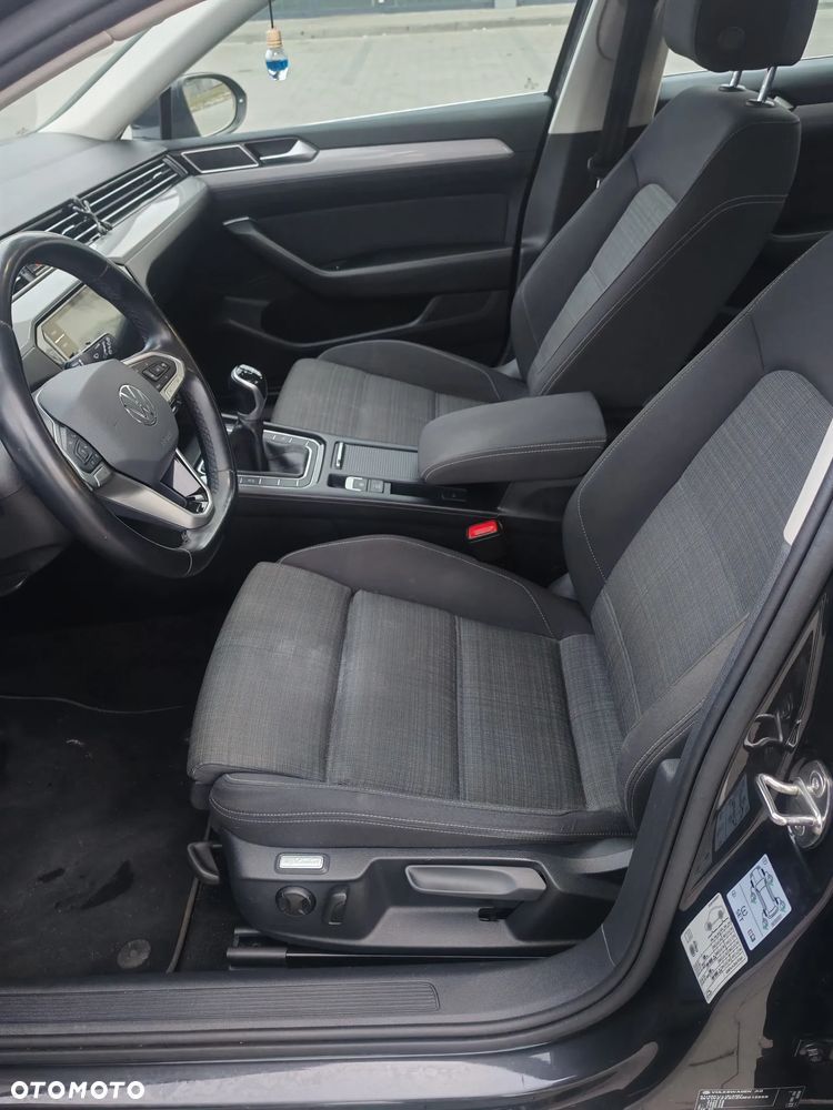 Volkswagen Passat 2.0 TDI SCR Comfortline - 23