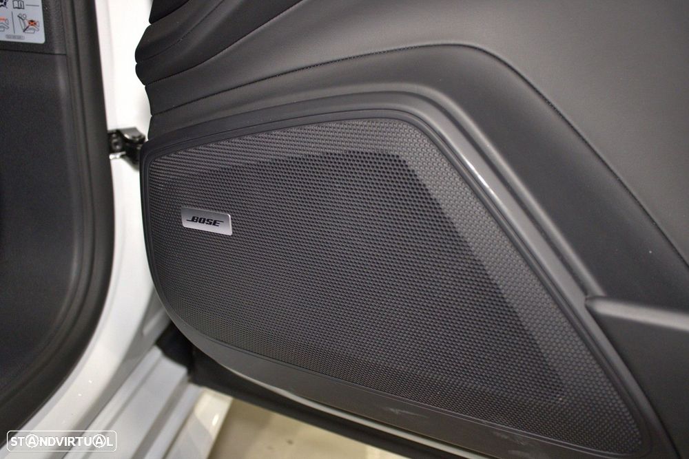 Porsche Panamera 4 E-Hybrid - 24