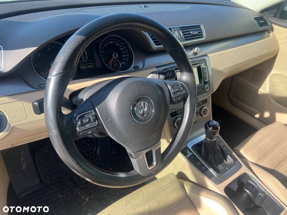 Volkswagen Passat 2.0 TDI BlueMotion Technology Highline - 32