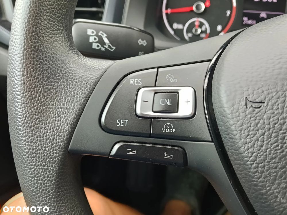 Volkswagen Polo 1.0 ACTIVE - 25