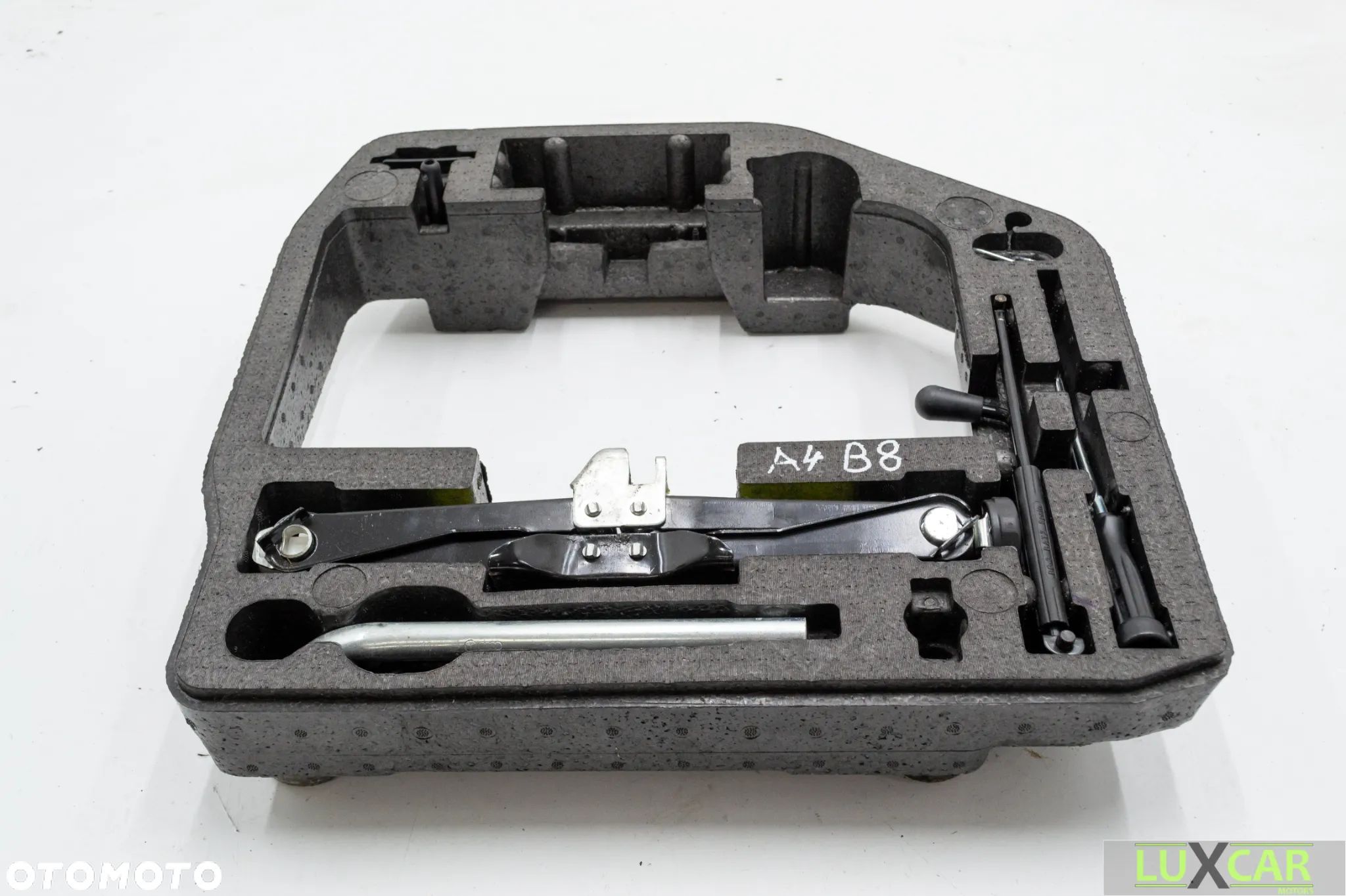AUDI A4 B8 WKŁAD WKŁADKA KOŁA ZAPASOWEGO LEWAREK HAK KLUCZ 8T0012109A GORLICE - 1