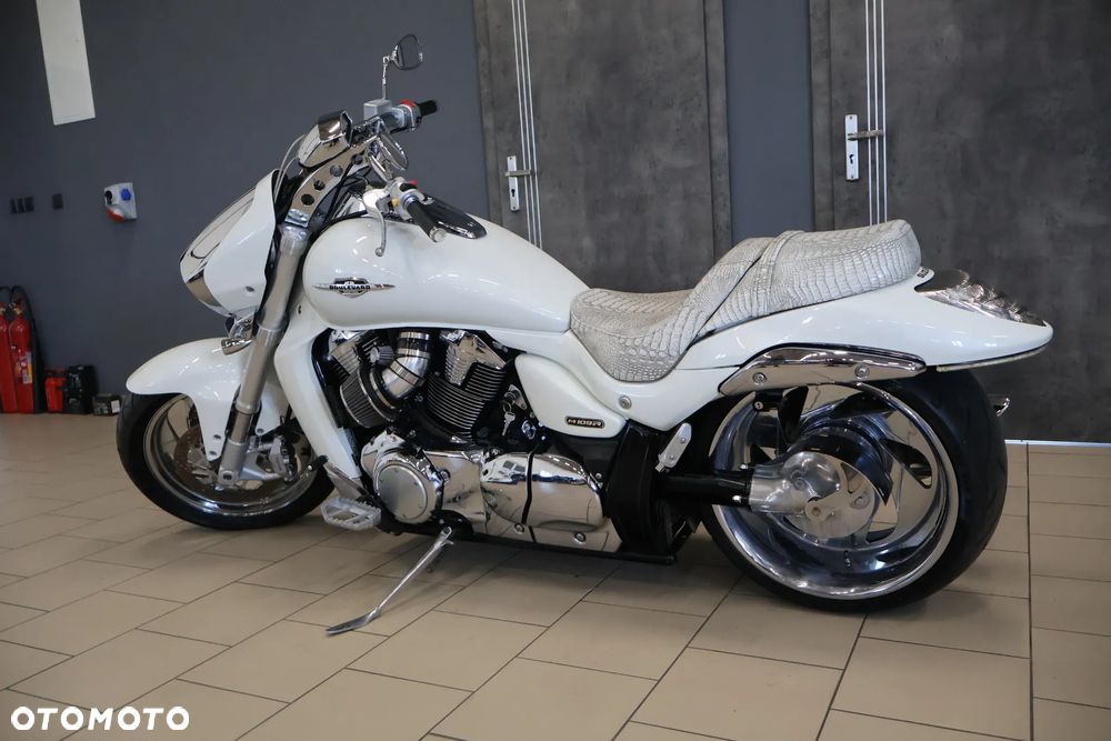 Suzuki Intruder - 3