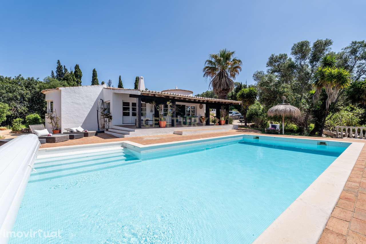 Moradia Exclusiva Térrea com Piscina Aquecida, Jardim e Total Privacid - Grande imagem: 3/46