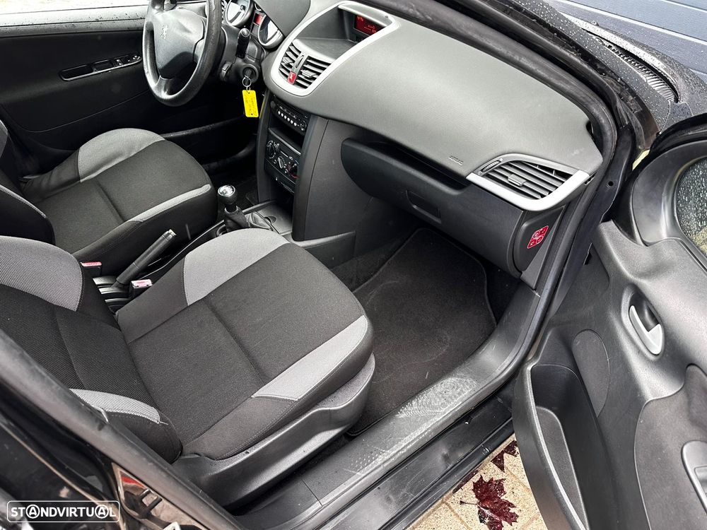 Peugeot 207 1.4 16V Active - 26