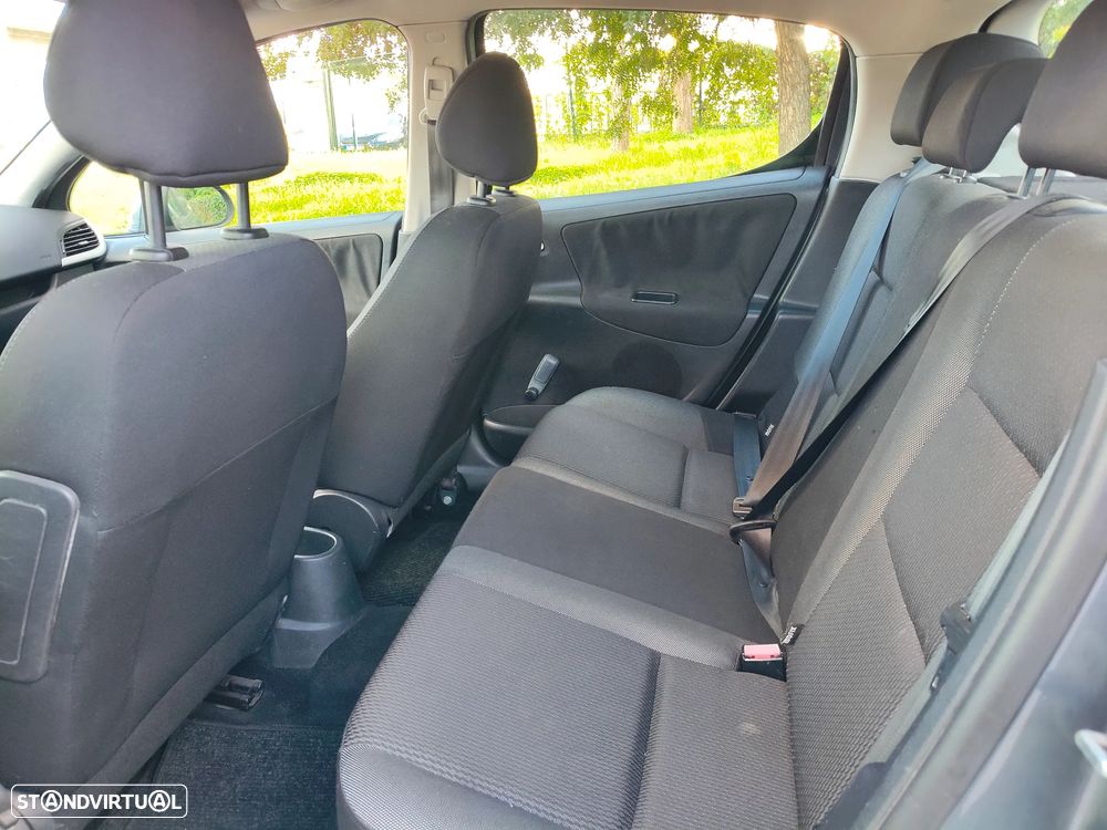 Peugeot 207 1.4 16V SE Millesim 200 Anos - 11