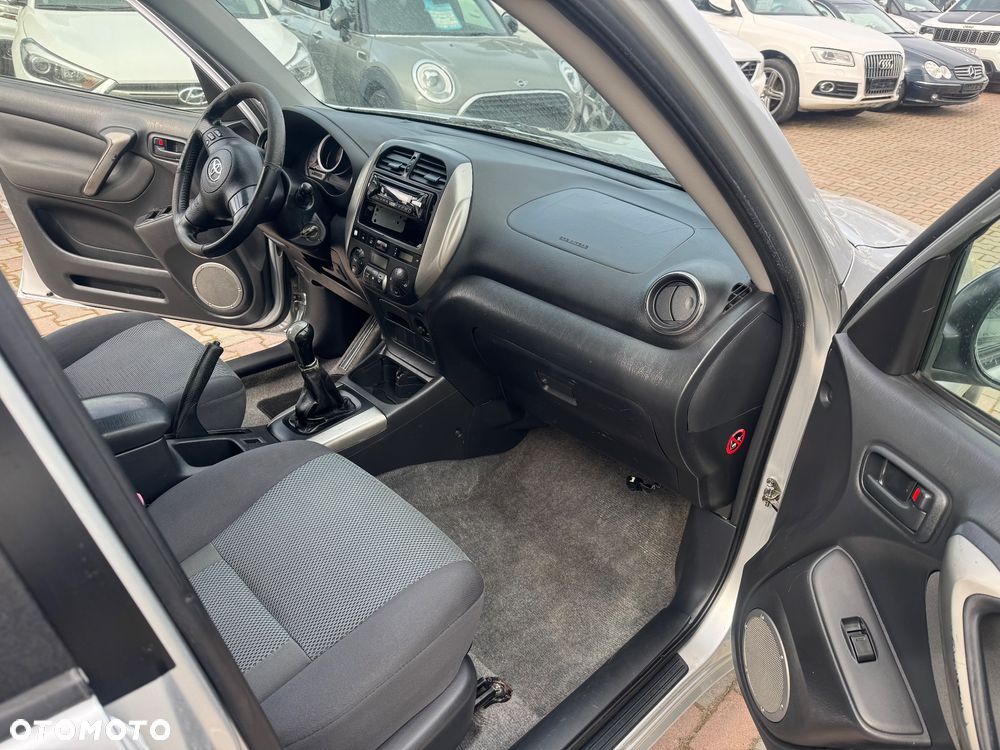 Toyota RAV4 D-4D 4x4 - 13