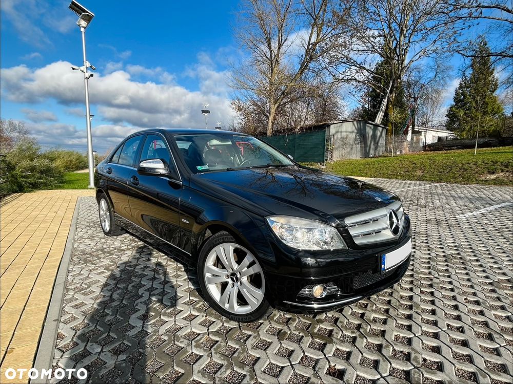 Mercedes-Benz Klasa C 180 CGI BlueEFFICIENCY Avantgarde - 3