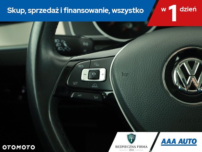 Volkswagen Passat - 18