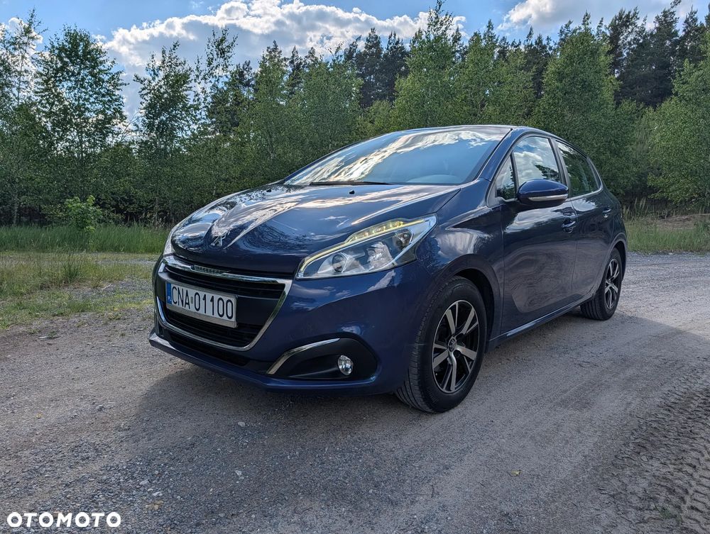 Peugeot 208 - 8