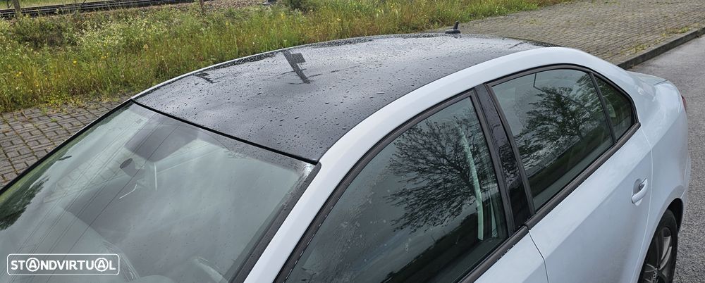 VW Jetta 2.0 TDI Confortline - 17