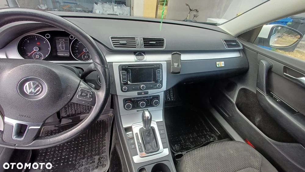 Volkswagen Passat 2.0 TDI DSG BlueMotion Technology Comfortline - 8