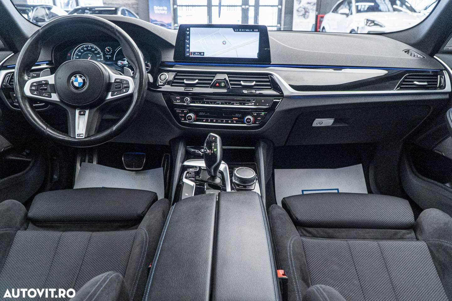 BMW Seria 5 540i AT - 32