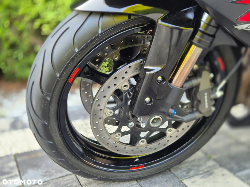 Suzuki GSX-R - 24