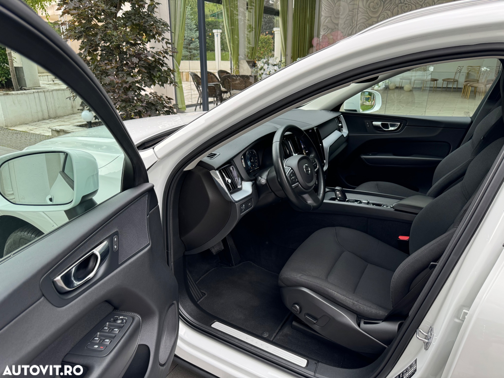 Volvo XC 60 B4 D AWD Geartronic Momentum - 11