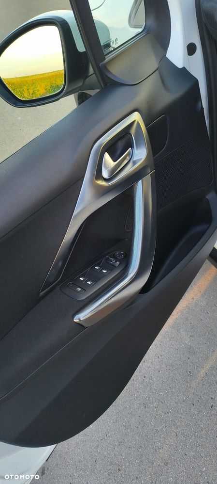 Peugeot 2008 - 12
