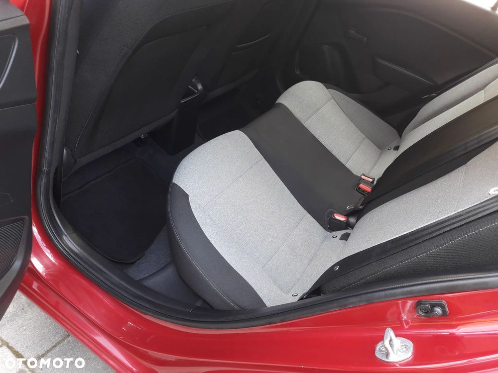 Hyundai i20 - 12