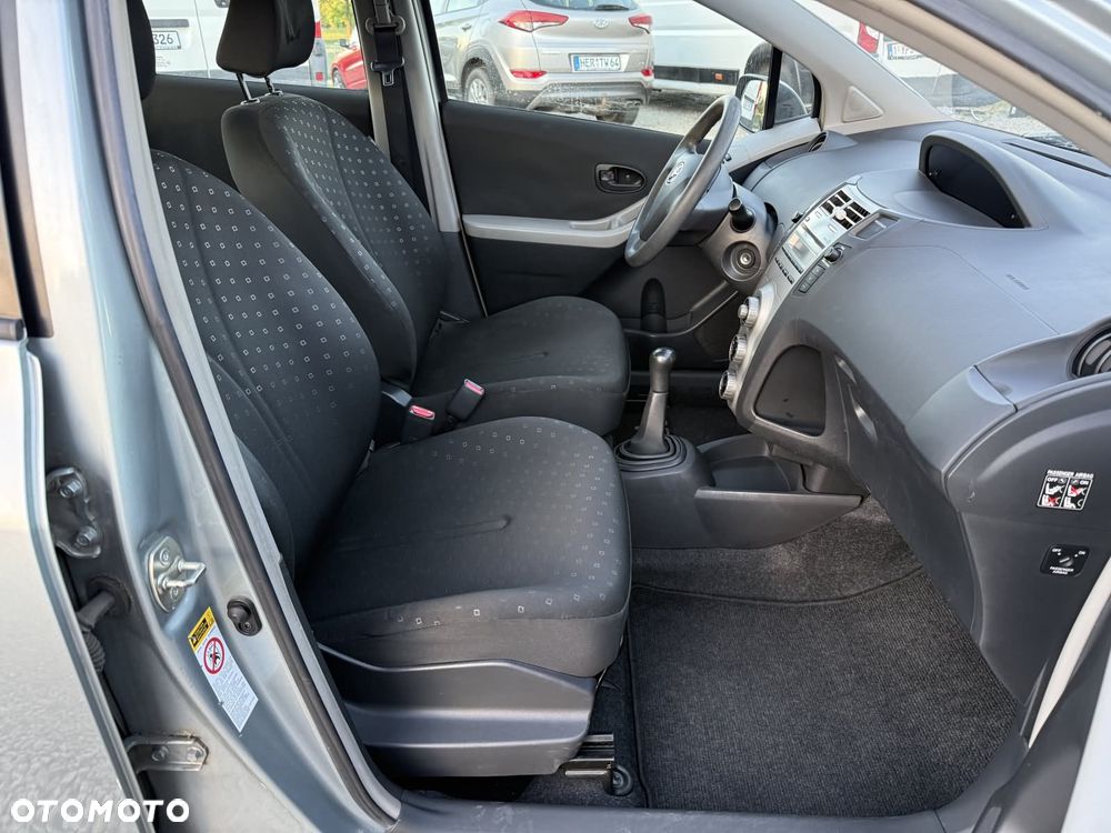 Toyota Yaris 1.3 VVT-i Cool - 21