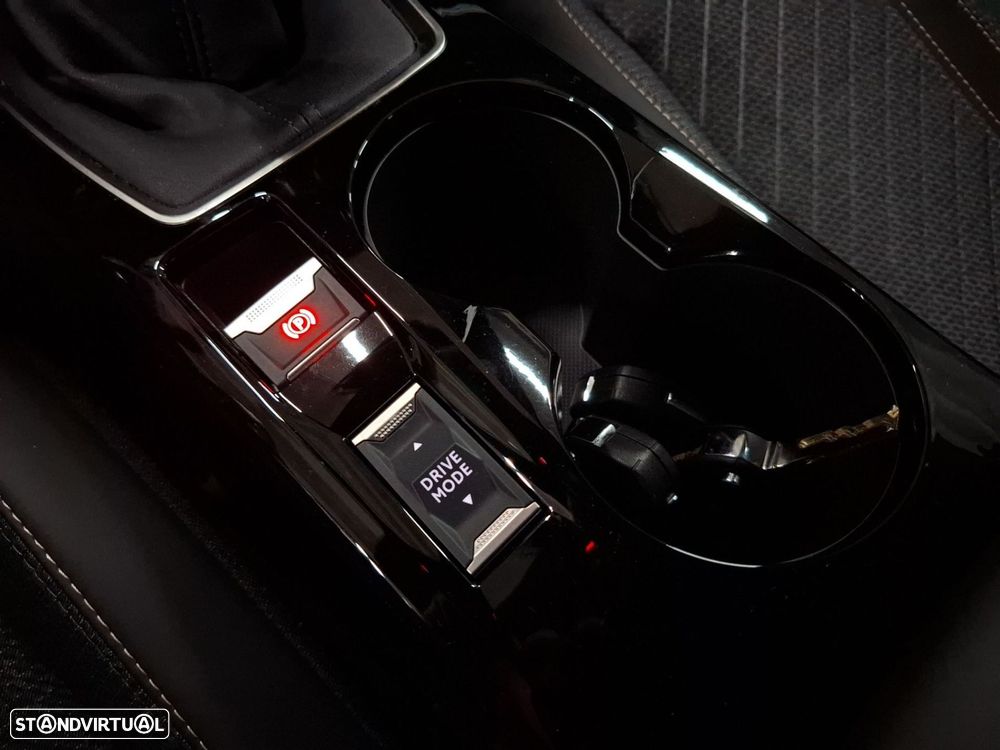 Peugeot 2008 1.2 PureTech Allure - 22