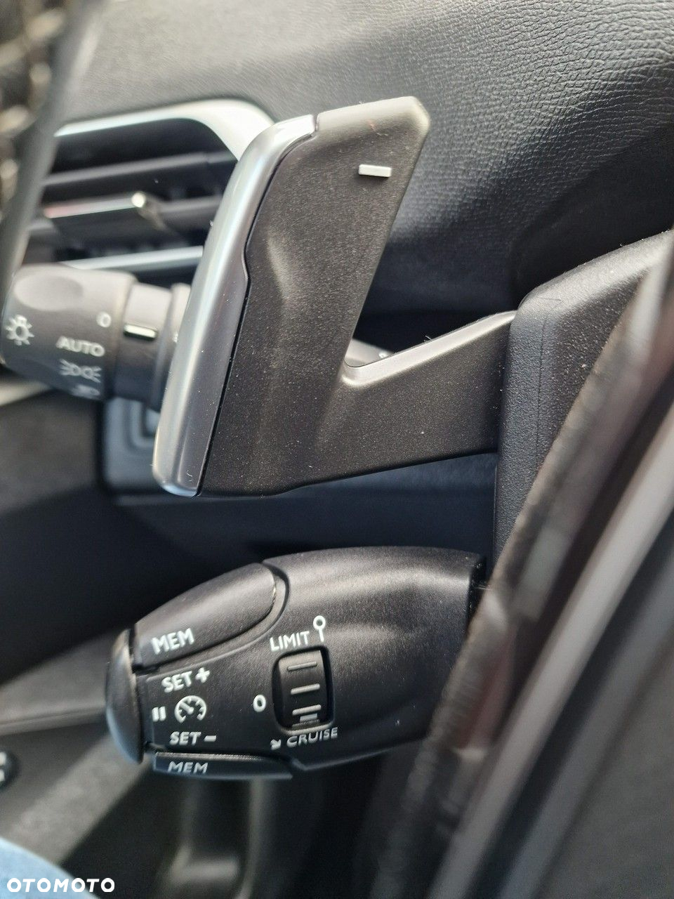 Peugeot 3008 1.2 PureTech Active Pack S&S EAT8 - 38