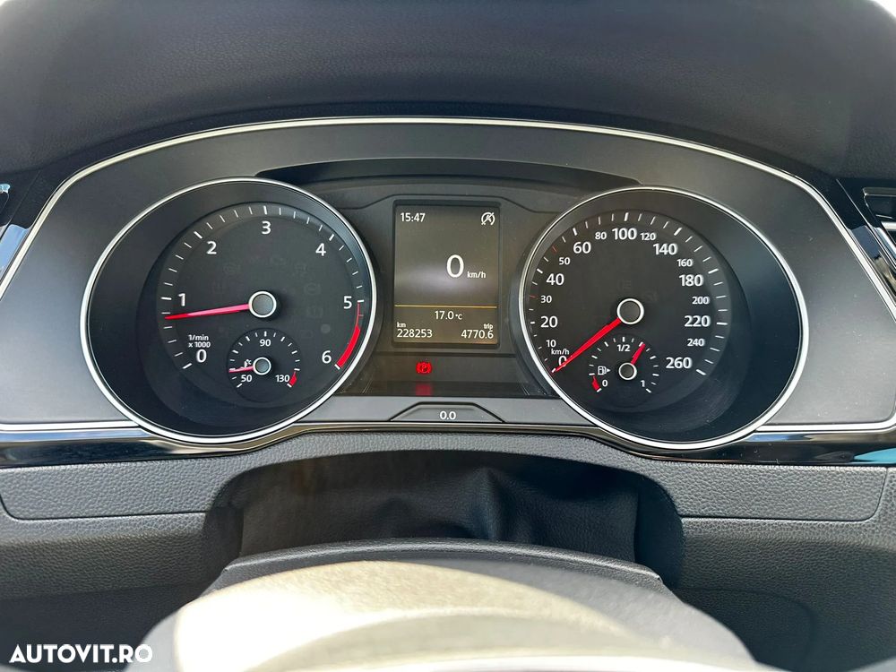 Volkswagen Passat 2.0 TDI Comfortline - 12