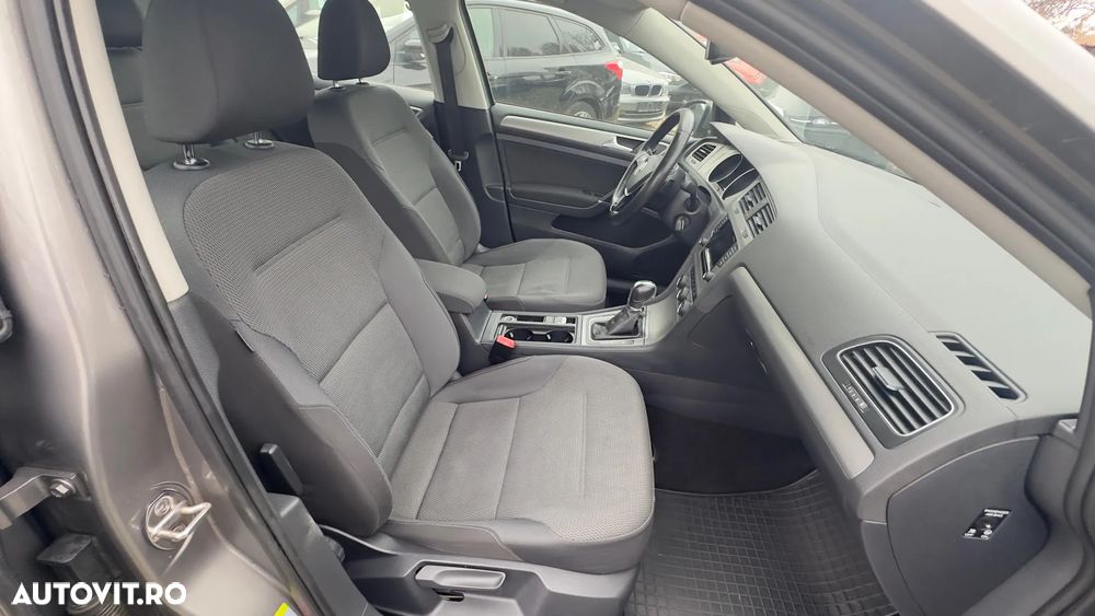 Volkswagen Golf - 26