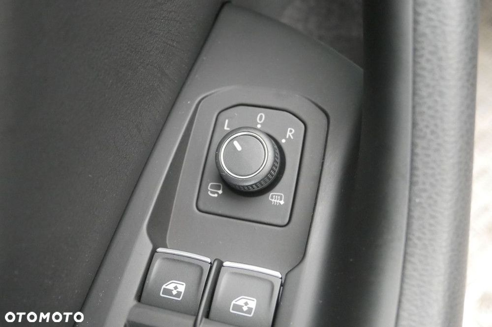 Volkswagen Passat Variant 2.0 TSI Elegance DSG - 33