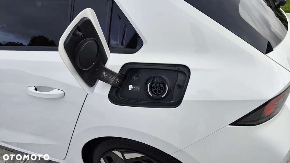 Opel Astra 1.6 T Plug-in Hybrid GSe - 19