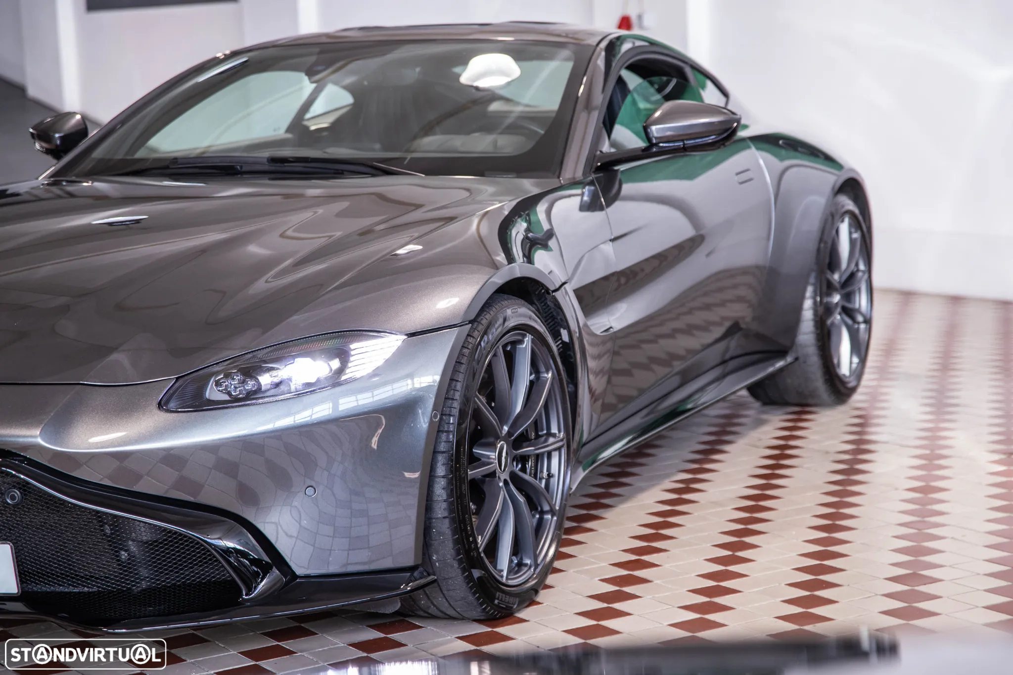 Aston Martin Vantage Coupe V8 - 5