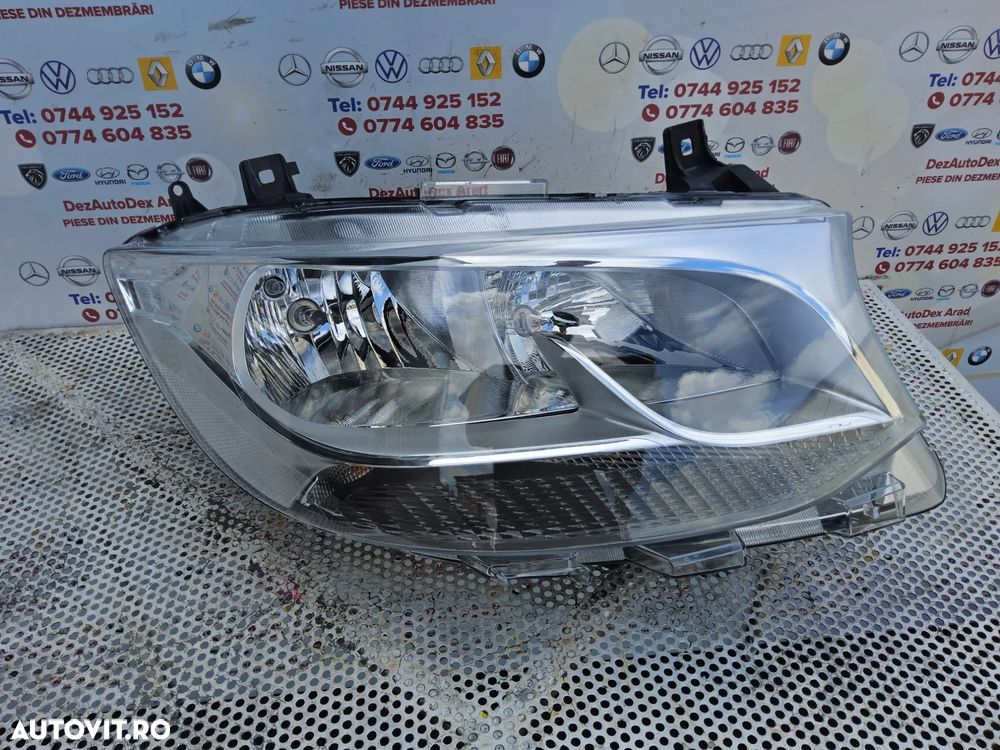Far dreapta Mercedes Sprinter w907 cod a9109060300 cu 1 ureche rupta - 1