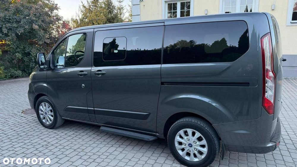Ford Tourneo Custom - 12