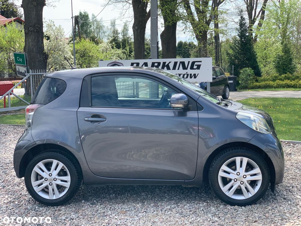 Toyota iQ - 8