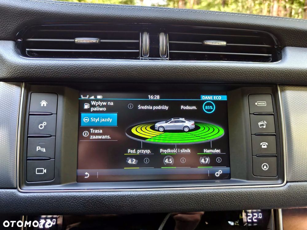 Jaguar XF 2.0 i4D R-Sport - 28