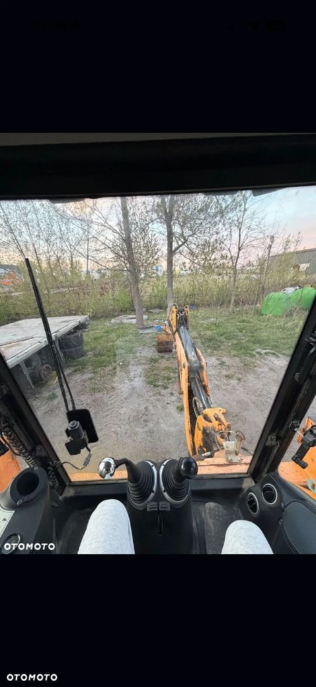 JCB 4CX - 8