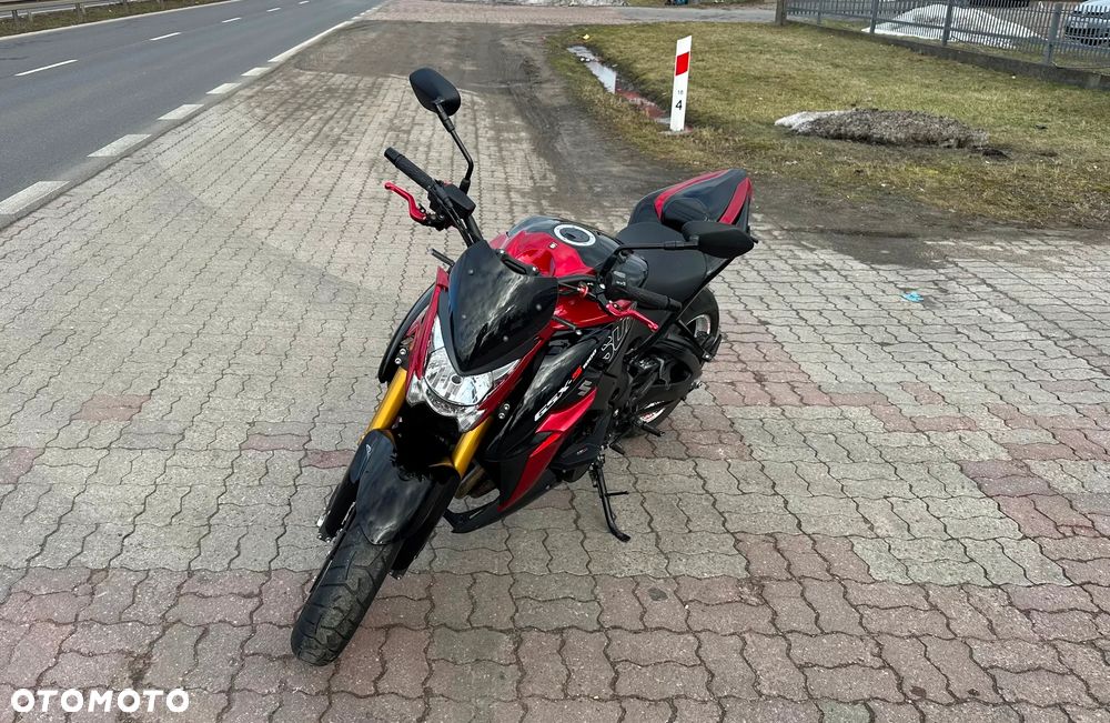 Suzuki GSX 1000 - 3