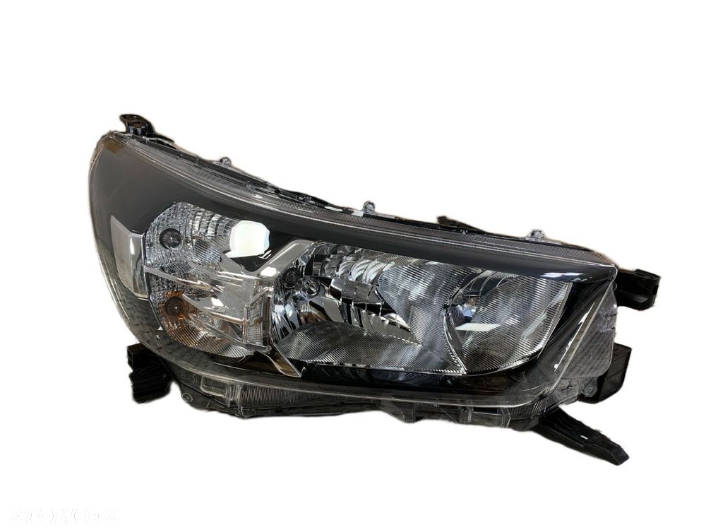 NOWA ORYGINALNA LAMPA PRAWA TOYOTA HILUX VIII LIFT 21- 81110-0KK60 - 1