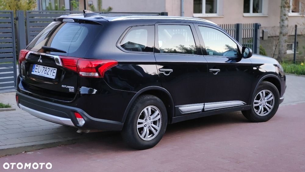 Mitsubishi Outlander 2.0 Invite + 2WD - 5