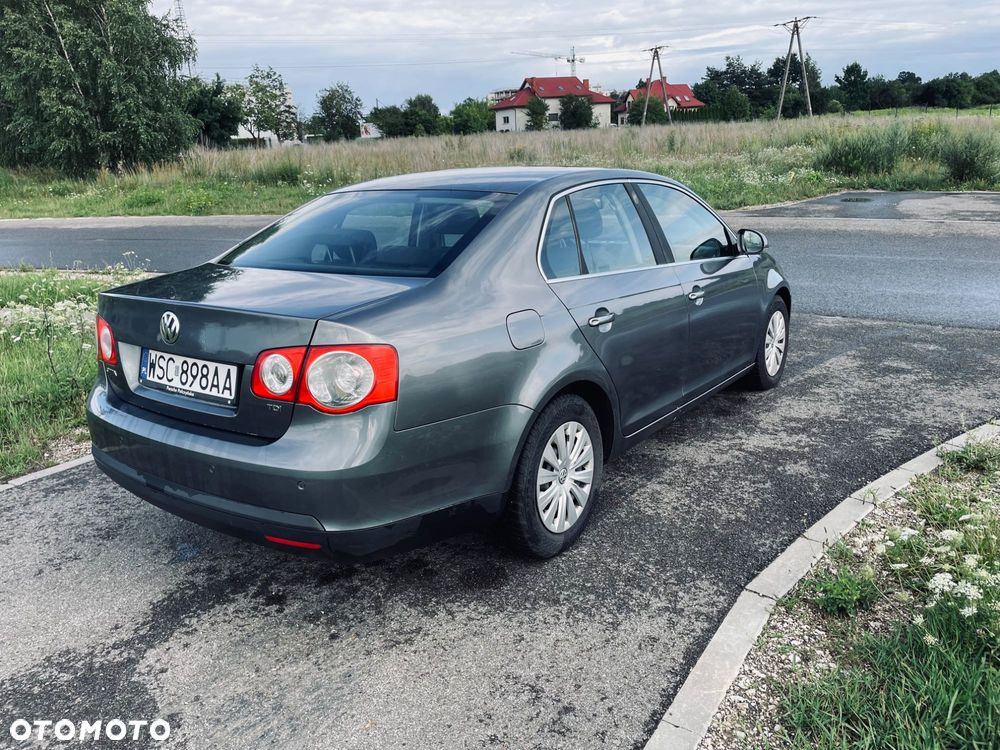 Volkswagen Jetta - 3