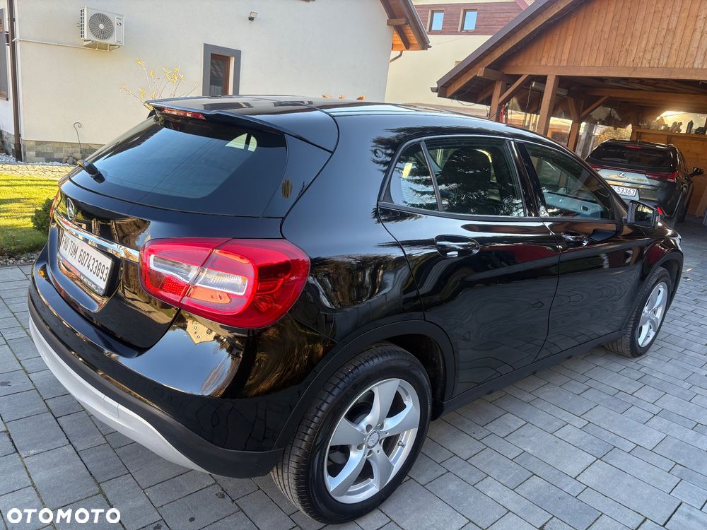 Mercedes-Benz GLA - 12