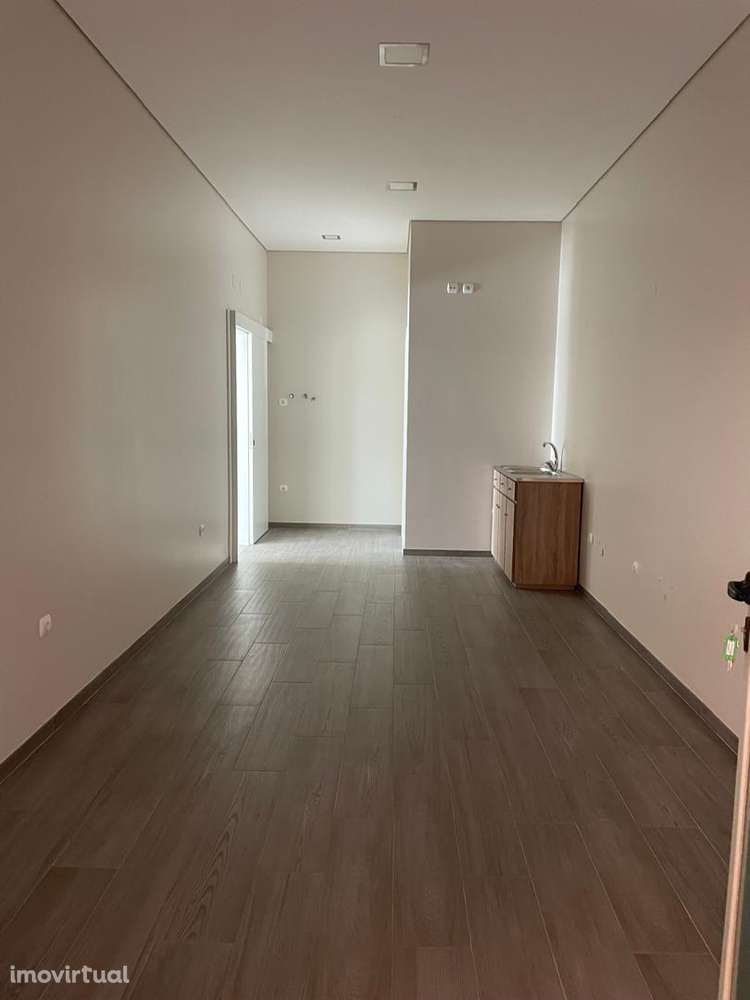 MAGNIFICA LOJA PRIVADA NO CENTRO DE OLIVEIRA DE AZEMEIS - Grande imagem: 3/8