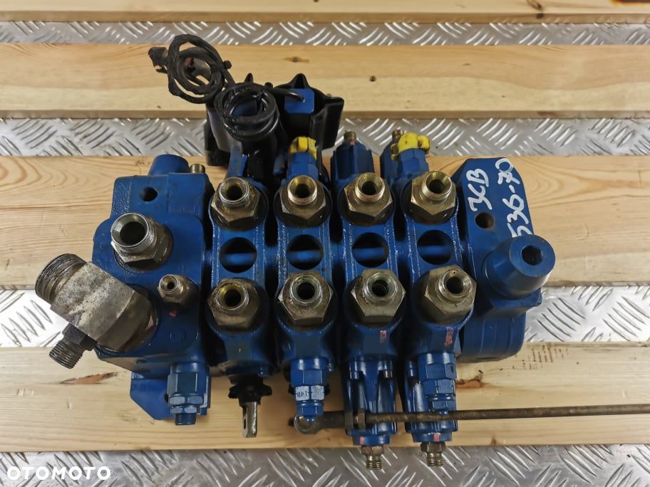JCB 536-70 {Rozdzielacz hydrauliczny Rexroth 332D7916} - 1