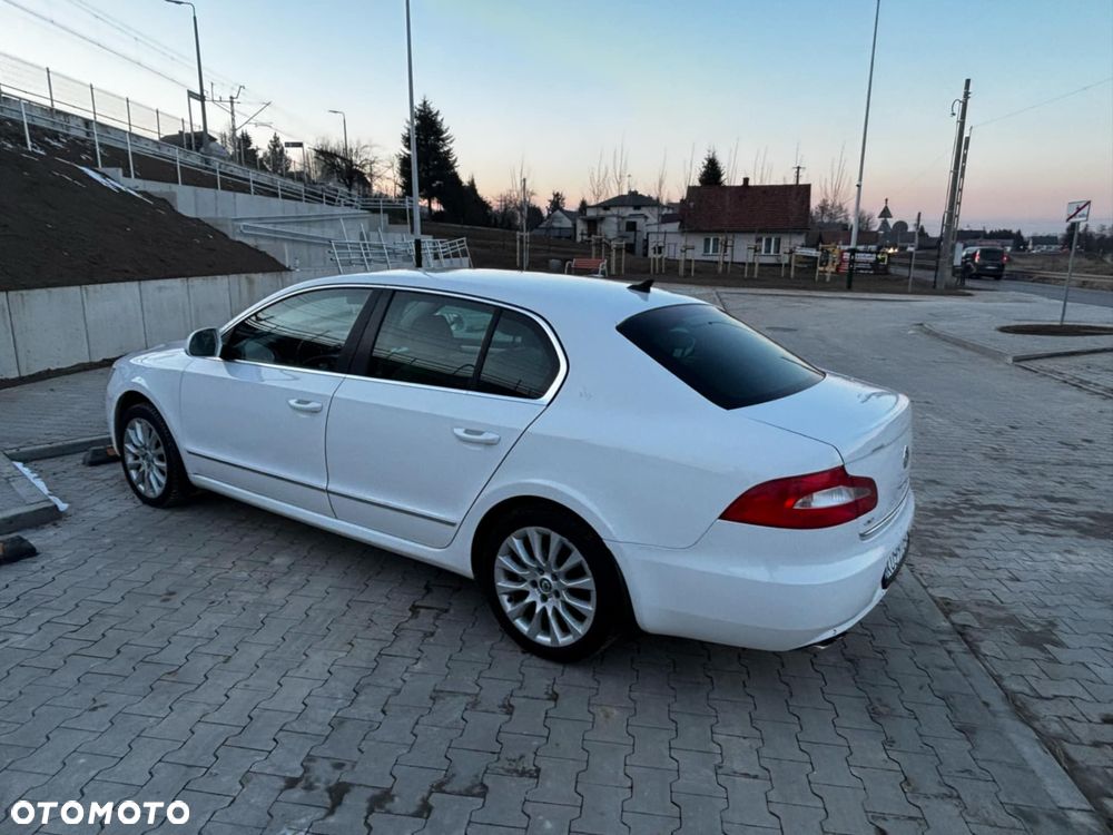 Skoda Superb 2.0 TDI Comfort DSG - 4