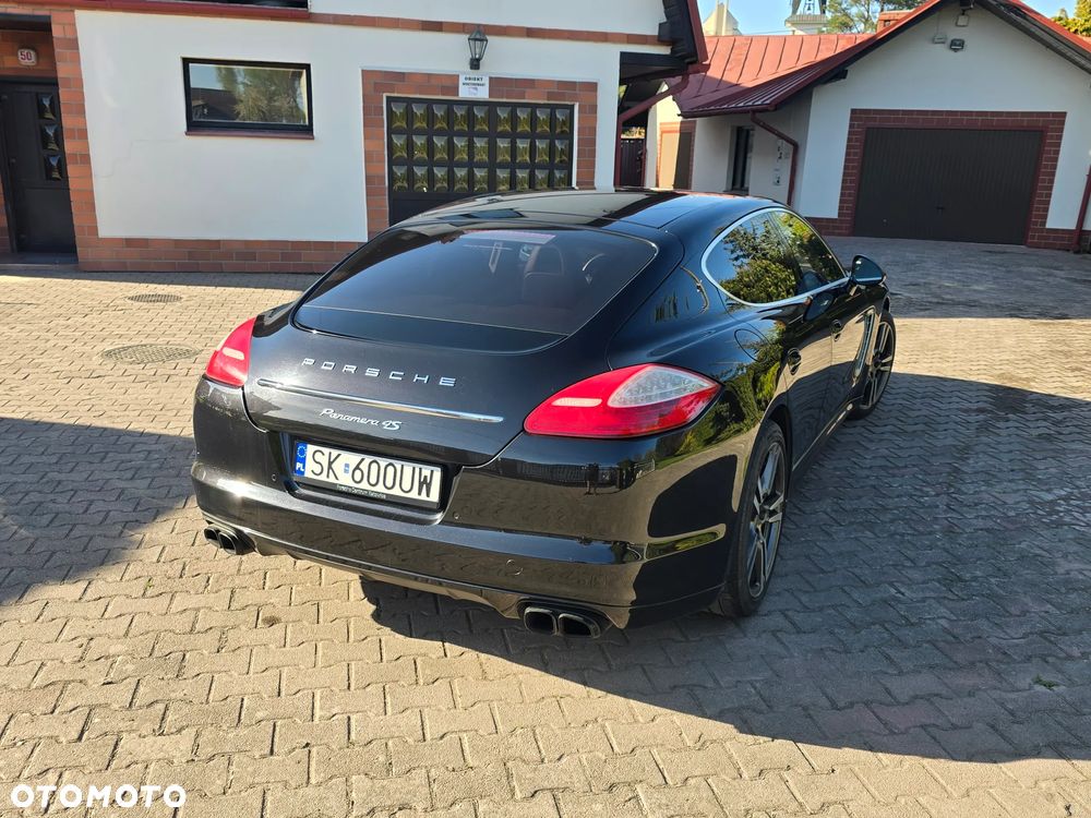 Porsche Panamera 4S - 3